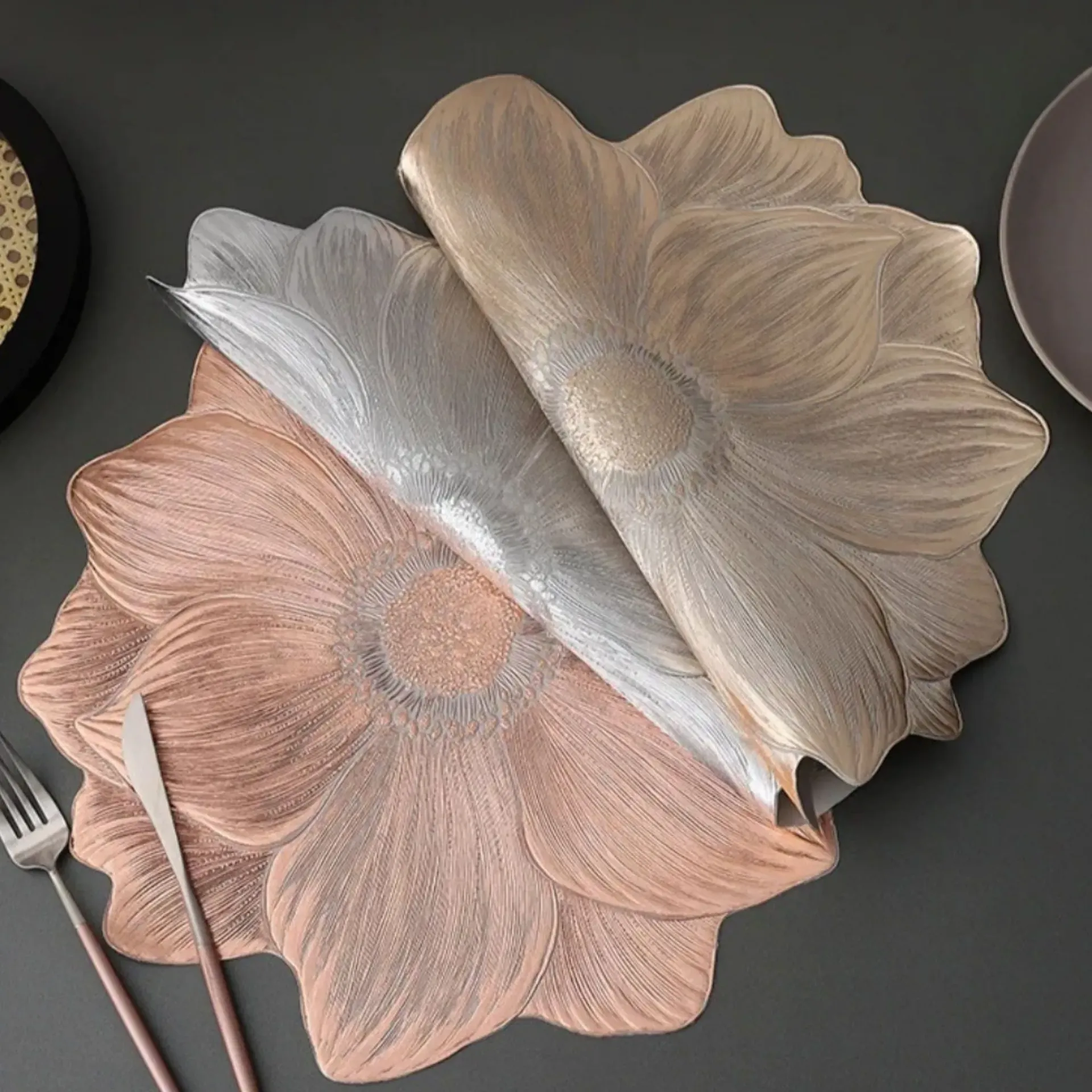3 pcs Lotus-shaped Placemats
