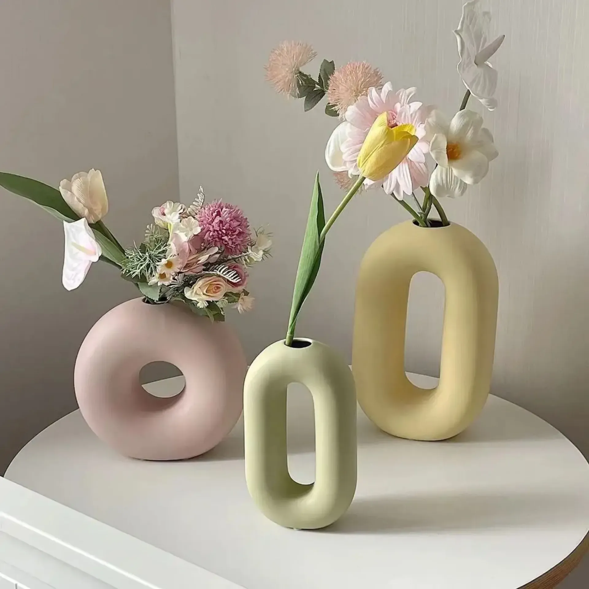 Minimalist Modern Ceramic Vase (White)